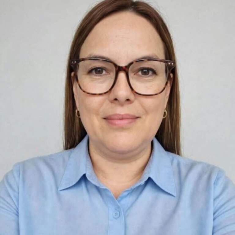 Elena Zuzuarregui